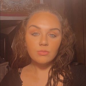 Meet your Posher, Nadia